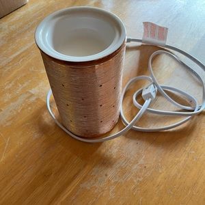 Scents wax melter comes with original box